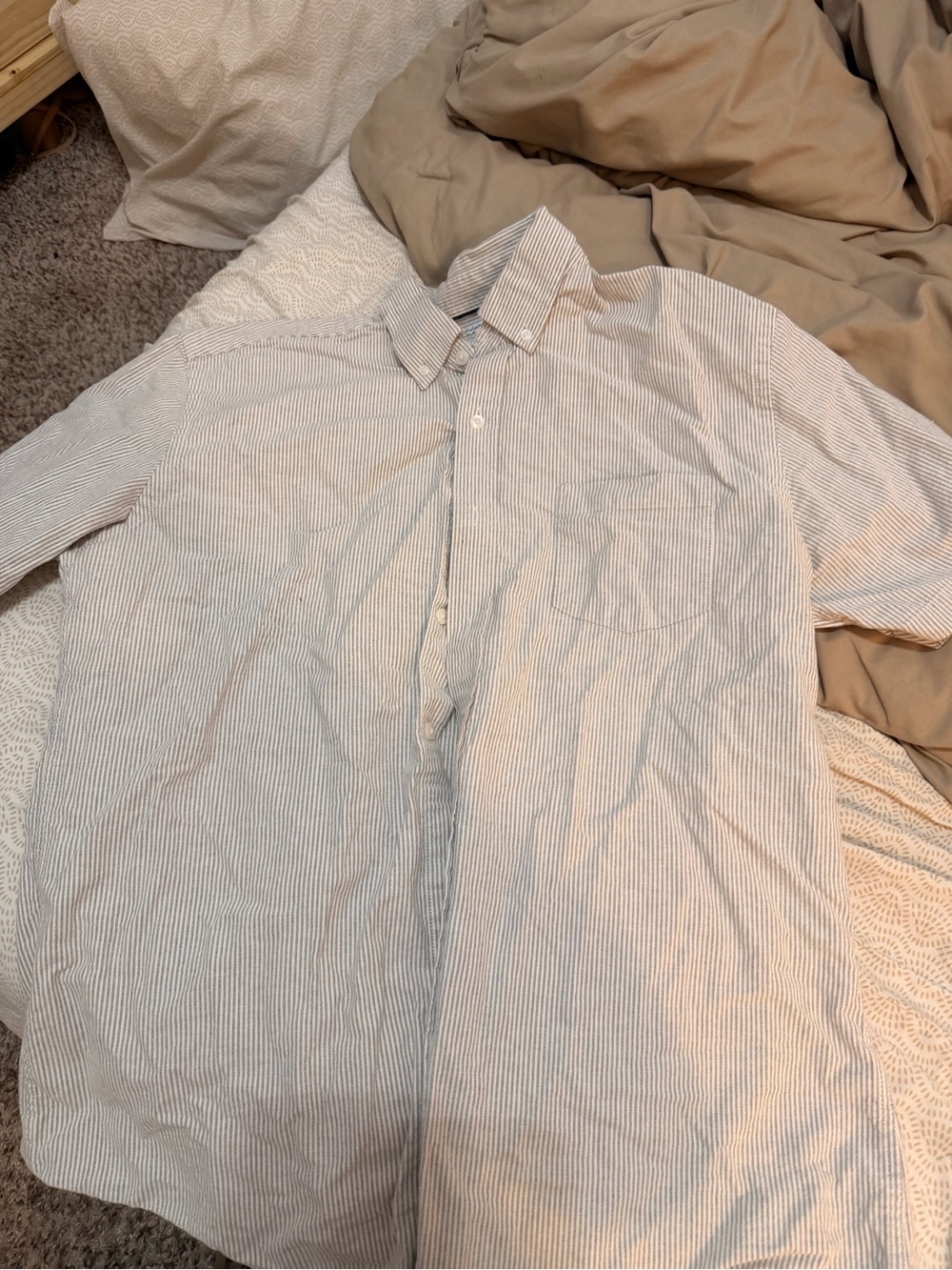 Amazon Essentials Men's White & Light Blue Striped Button-Down Shirt